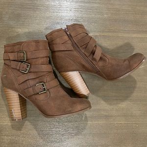 JustFab Binnae Boots Size 11